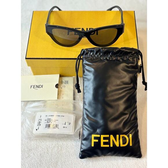 Brand New Fendi Sunglasses - FE40135i 01A Size 139-0-140*2 F main image 5